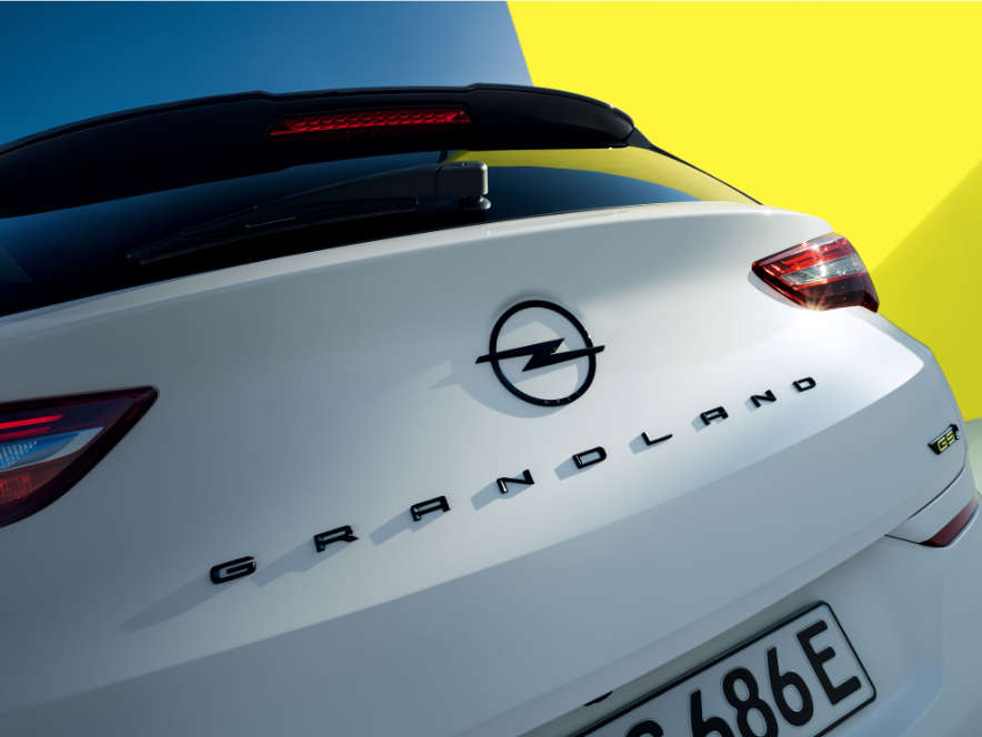 Opel Grandland GSe, напис на задніх дверях