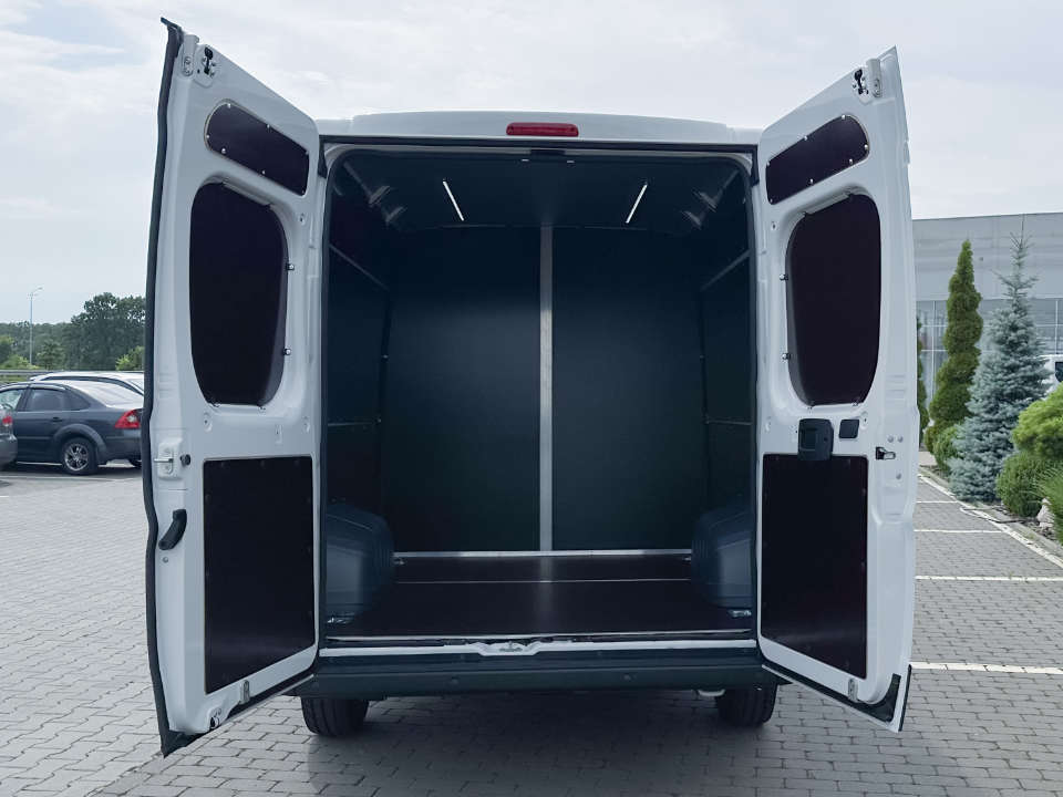 Opel Movano Crew Cab, доступ у вантажне відділення