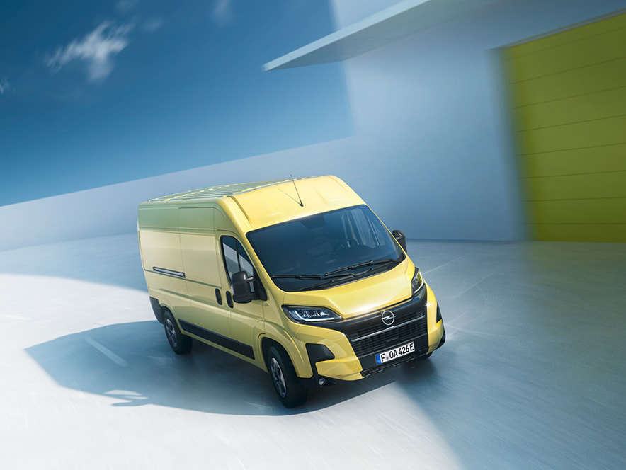 Opel Movano, зовнішній вигляд, вигляд спереду у русі